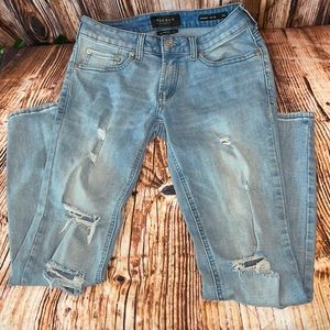 Active Stretch Skinniest Jeans